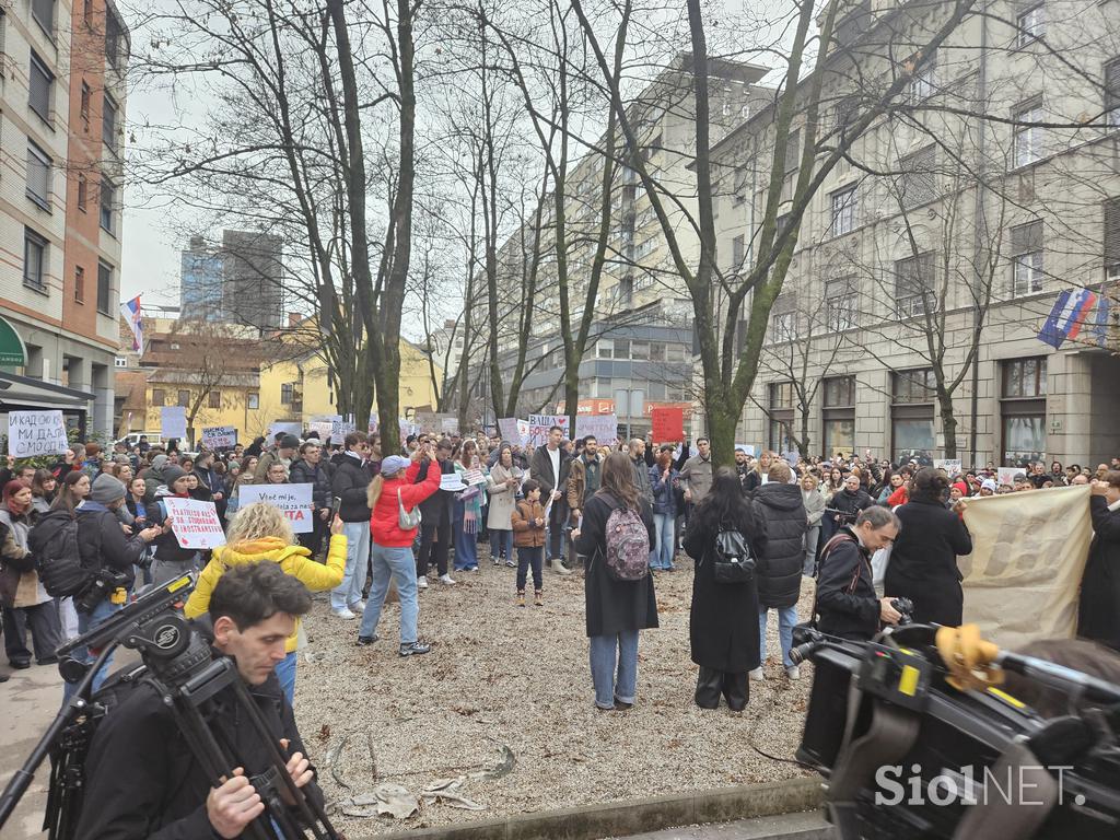 Protesti pred srbsko ambasado v Ljubljani