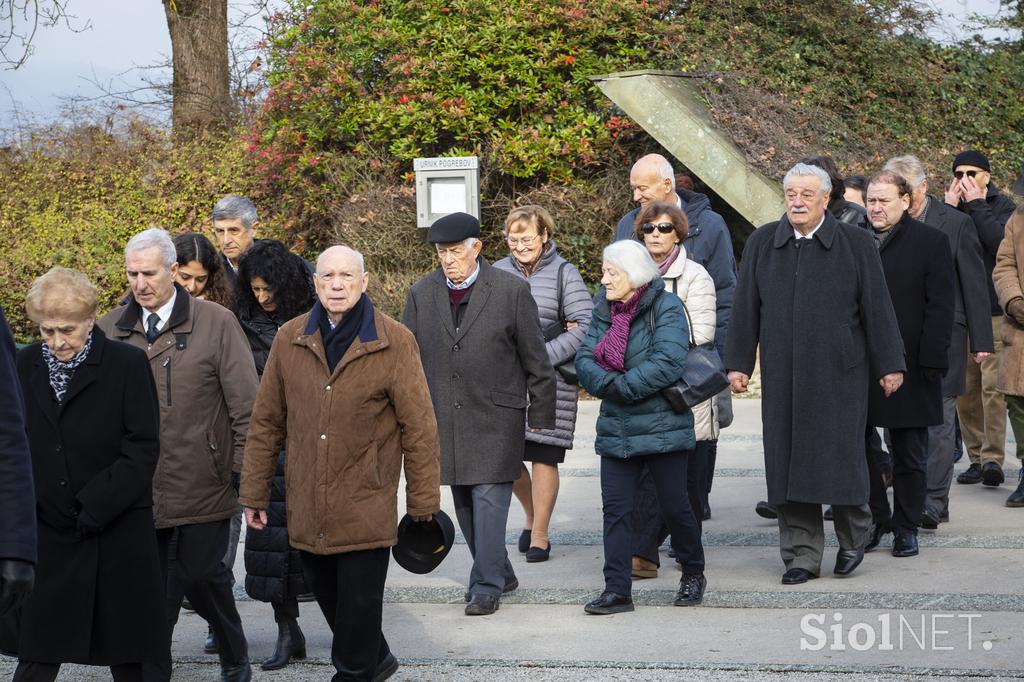 Pogreb slovenskega politika, pravnika in gospodarstvenika Janeza Zemljariča z vojaškimi častmi.