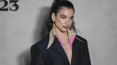 Dua Lipa je starše prosila, naj ji dovolijo oditi s Kosova