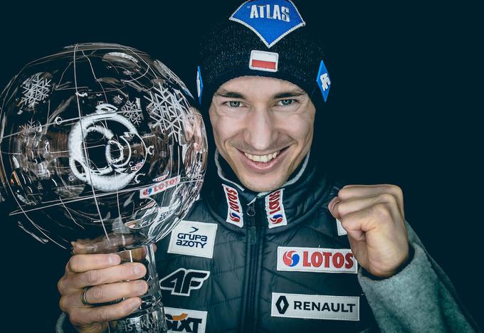 Kamil Stoch je med redkimi oziroma edini, ki dalj časa skače kot najboljši ali v družbi najboljših. | Foto: Sportida