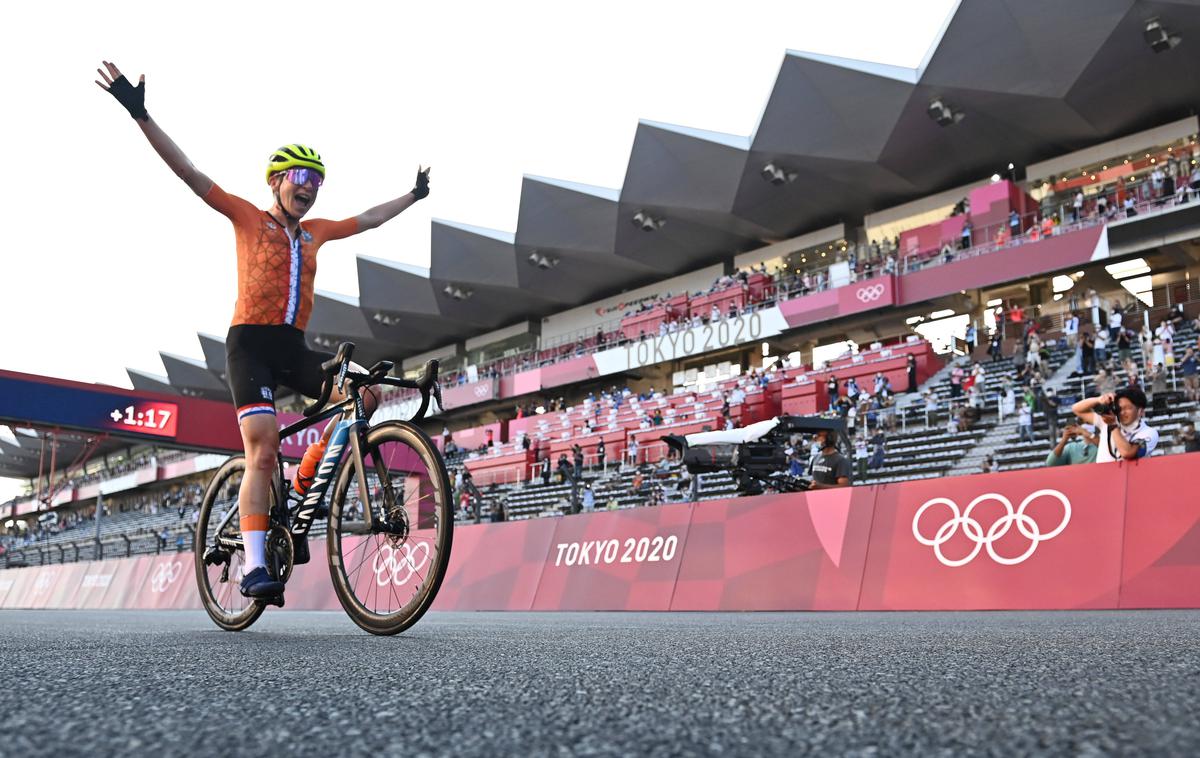 Annemiek Van Vleuten | Annemiek Van Vleuten se je takole veselila zmage, šele nato so ji povedali, da je osvojila srebro. | Foto Guliverimage