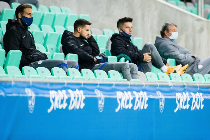 Jan Oblak si je tokratno tekmo ogledal s tribune, na katerih so ob strogih ukrepih po novem rezervni nogometaši. | Foto: Grega Valančič/Sportida