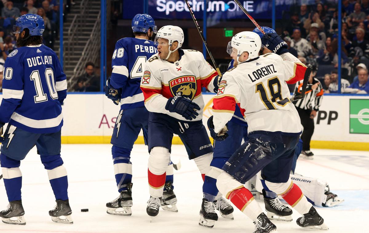 Florida Panthers - Tampa Bay Lightning | Hokejisti Florida Panthers so v konferenčnem četrtfinalu proti Tampi povedli s 3:0 v zmagah. Od napredovanja jih loči le še ena zmaga. | Foto Reuters