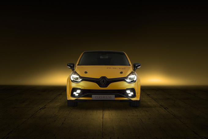 Sprednji del: opazno zmogljivejši motor potrebuje izdatnejše hlajenje, zato so ustrezno spremenili reže za zajem zraka. | Foto: Renault