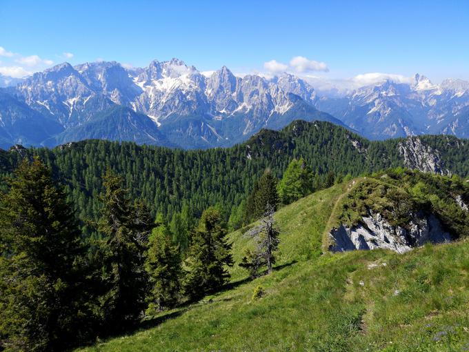 Pogled z vrha proti Julijcem. | Foto: Matej Podgoršek/Planet TV