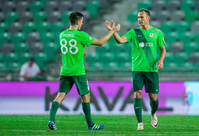 Nekdanji slovenski reprezentant Dejan Kelhar je v zadnjih sekundah srečanja po neubranljivem strelu z glavo postavil končni rezultat 3:1. Brežičan je stisnil zobe in odigral tekmo, čeprav ga je v ponedeljek zdelala bolezen. Pokvaril je načrte nekdanjemu klubu, za katerega je igral pred davnimi leti. | Foto: Vid Ponikvar