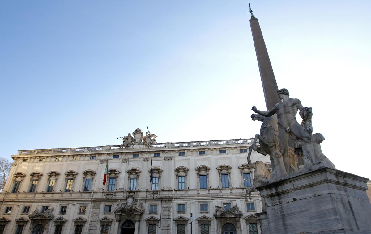 Italijansko ustavno sodišče | Italijansko ustavno sodišče je presodilo, da pomoč  bolnemu, da stori samomor zaradi nevzdržnega trpljenja, ni vedno kaznivo dejanje. | Foto Reuters