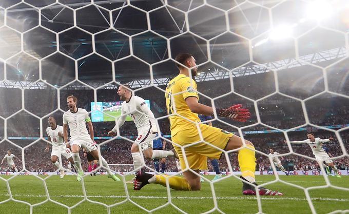 Luke Shaw je dosegel strelski prvenec za angleško reprezentanco v 16. nastopu, hkrati pa poskrbel še za najhitrejši zadetek v zgodovini finalnih dejanj EP. | Foto: Reuters