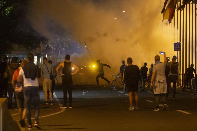 Nasilni protesti proti ukrepom vlade. | Foto Bojan Puhek