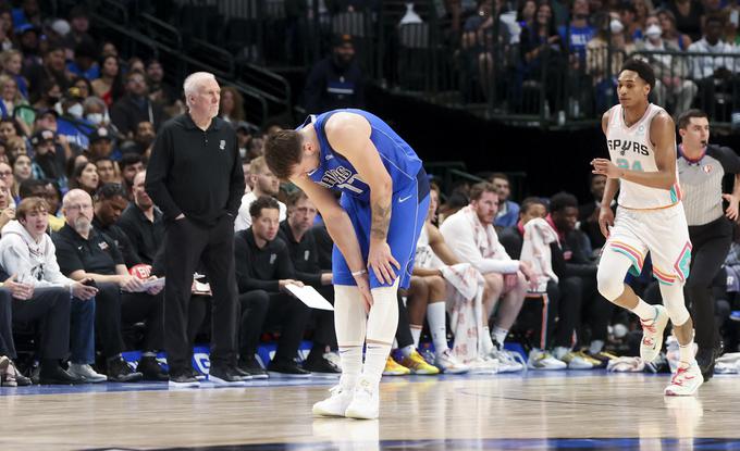 Luka Dončić je začutil bolečino v levi mečni mišici pred koncem tretje četrtine. | Foto: Reuters