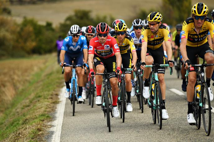 Primož Roglič - Vuelta 2020 | Primož Roglič je že po prvi etapi oblekel rdečo majico vodilnega na letošnji Vuelti in jo na drugi tudi zlahka ubranil. | Foto Guliver/Getty Images