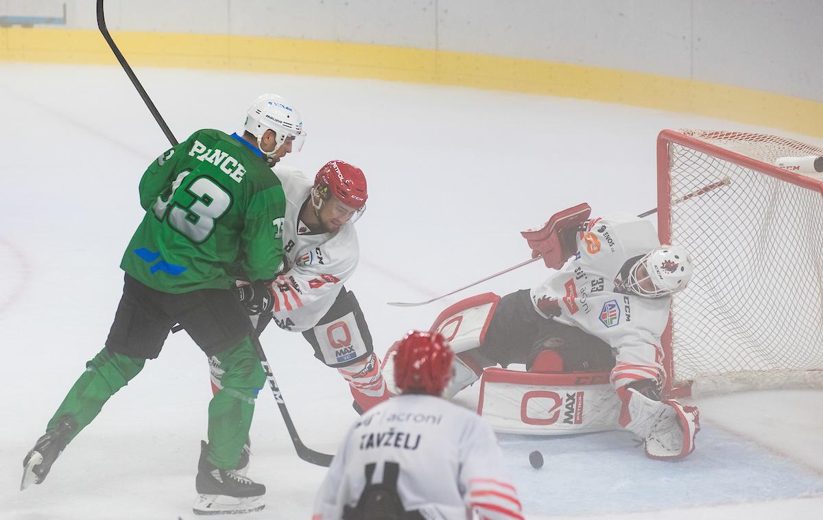 Večni derbi: HK Olimpija - Jesenice Žiga Pance | Tako Ljubljančani kot Jeseničani se z gostovanja vračajo zmagoviti. | Foto Grega Valančič/Sportida