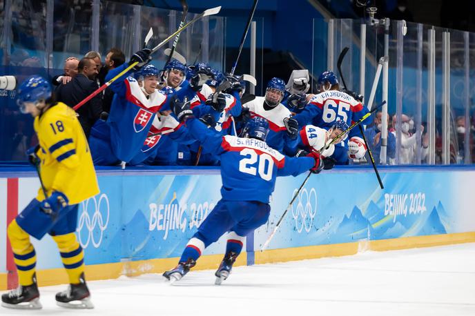 Slovaška hokej Juraj Slafkovsky | Juraj Slafkovsky je ob zmagi Slovaške nad Švedi (4:0) dvakrat zadel, najstnik je Slovakom do premiernega odličja v Pekingu pomagal s sedmimi zadetki. | Foto Guliverimage