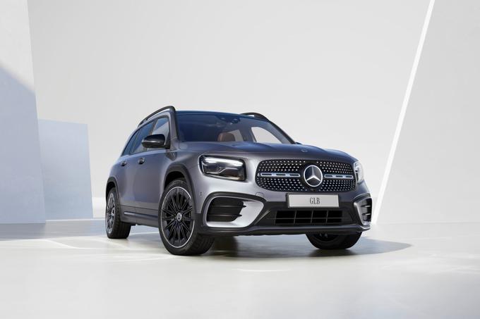 Mercedes-Benz GLB je vsestransko športno terensko vozilo z možnostjo do sedmih sedežev in velikim prilagodljivim prtljažnim prostorom. | Foto: Mercedes-Benz AG