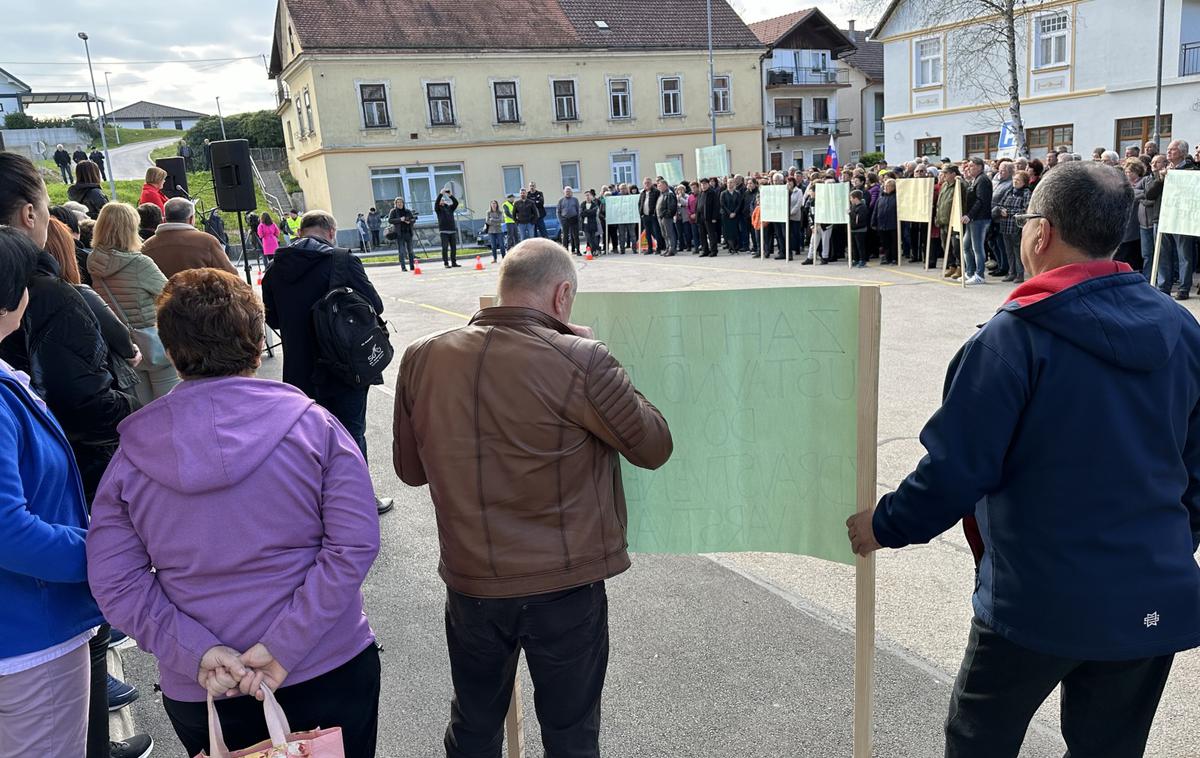 Protestni shod v Metliki | Foto STA