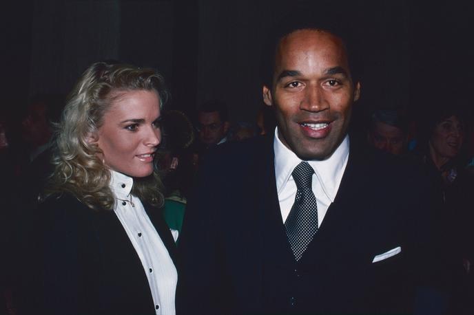 Nicole Brown Simpson in O. J. Simpson | Nicole in O. J. Simpson sta se spoznala leta 1977 in postala ljubimca. Poročila sta se leta 1985. Na fotografiji sta na nekem dogodku v Los Angelesu sredi 80. let.  | Foto Guliverimage