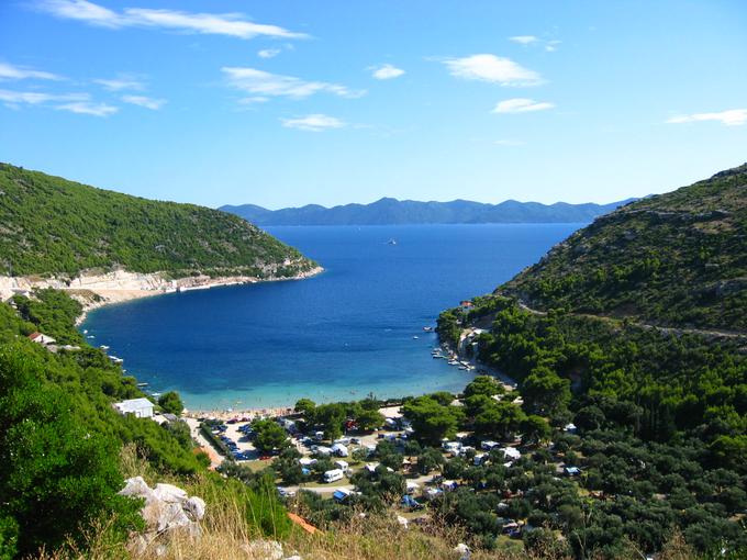 Najboljše parcele so v večini hrvaških kampov že razprodane. Če ste začeli iskati šele zdaj, poskusite v manjših, manj znanih kampih v srednji in južni Dalmaciji. | Foto: Thomas Hilmes/Wikimedia Commons