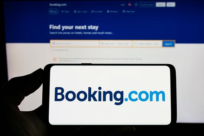 Booking.com | Booking.com je po podatkih analitičnega portala Similarweb najbolj obiskana med vsemi spletnimi stranmi s področja turizma. Analitični spletni portal Statista pa navaja podatek, da je imel Booking.com oktobra lani več kot 500 milijonov mesečnih obiskovalcev oziroma trikrat več od Tripadvisorja, ki je druga najbolj priljubljena turistična spletna destinacija. | Foto Shutterstock