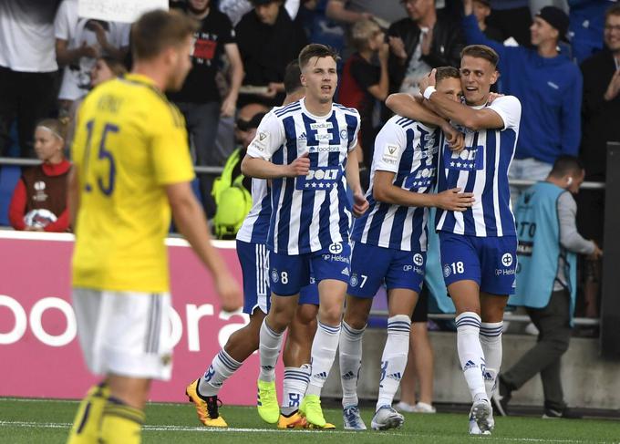 Finski prvak HJK Helsinki je premagal Mariborčane tudi na domačih tleh na Bolt Areni. "Tokrat smo na tem igrišču naredili preveč tehničnih napak, predvsem v organizaciji igre. Če želiš zmagati, moraš biti bolj natančen pri oddaji žoge. To nam ni uspevalo. Izkazalo se je, da je tudi drugačna podlaga na umetni travi vplivala v določeni meri na izvedbo. Fantom želje ne gre oporekati, toda te tehnične težave so pripomogle k temu, da se je nasprotnik lažje ubranil," je pojasnil trener Maribora. | Foto: Guliverimage/Vladimir Fedorenko