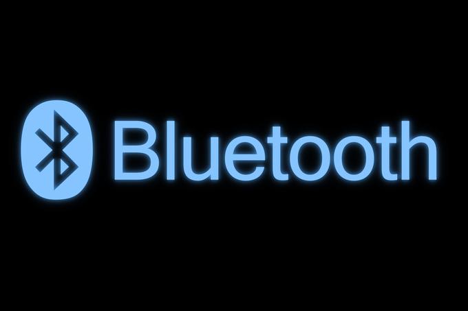 Bluetooth je ena od najpogosteje uporabljanih in najbolj priročnih tehnologij za brezžično povezovanje naprav, ki so med sabo oddaljene nekaj metrov. Bluetooth najdemo v pametnih telefonih, tablicah, prenosnih računalnikih, zvočnikih in slušalkah, senzorjih za pametnejši dom, avtomobilih, ročnih urah in še bi lahko naštevali.  | Foto: Thinkstock