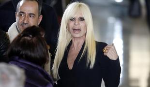 Donatella Versace: Zaljubljena v oprijeta oblačila in plastične operacije