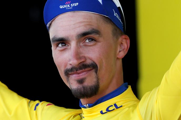 Julian Alaphilippe | Julian Alaphilippe je po izjemni vožnji spet v rumenem. | Foto Reuters