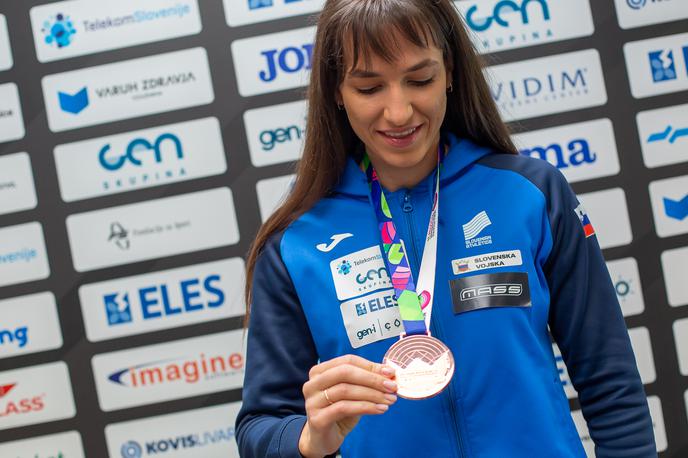 Lia Apostolovski, medalja | Lia Apostolovski se v športu drži filozovije Najprej skoči in potem reči hop. | Foto Peter Kastelic/AZS