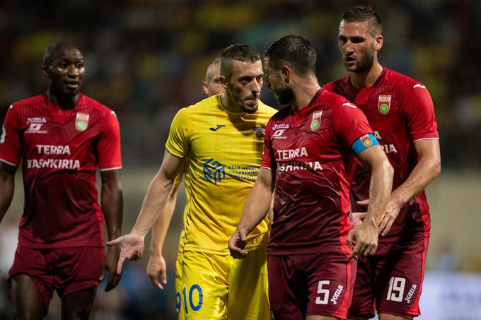 V prvem polčasu sta si v lase skočila Agim Ibraimi in kapetan Ufe, ki je tudi kapetan Slovenije. | Foto: Urban Urbanc/Sportida