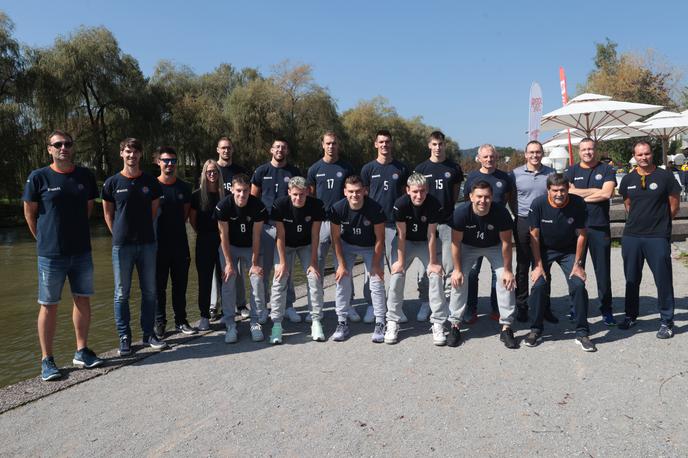 ACH Volley | ACH Volley v novo sezono vstopa z zgolj enim tujcem. "Verjetno s tem tudi nekoliko tvegamo, a verjamem, da bo kombinacija starejših in mlajših slovenskih igralcev obrodila sadove." | Foto www.alesfevzer.com