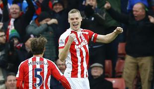 Kapetan Stoke Cityja na operacijo hrbta