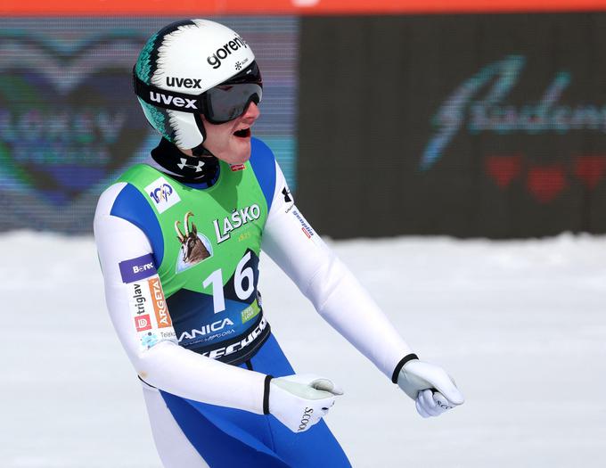 Domen Prevc je tekmovanje končal na drugem mestu in tako na najboljši način končal letošnjo sezono. | Foto: Reuters