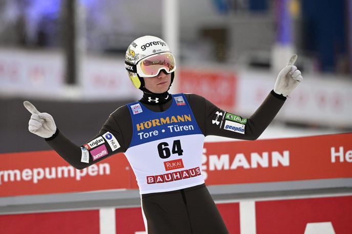 Ruka Anže Lanišek | Anže Lanišek je izvrstno vstopil v novo sezono in ni daleč od rumene majice vodilnega. | Foto Guliver Image