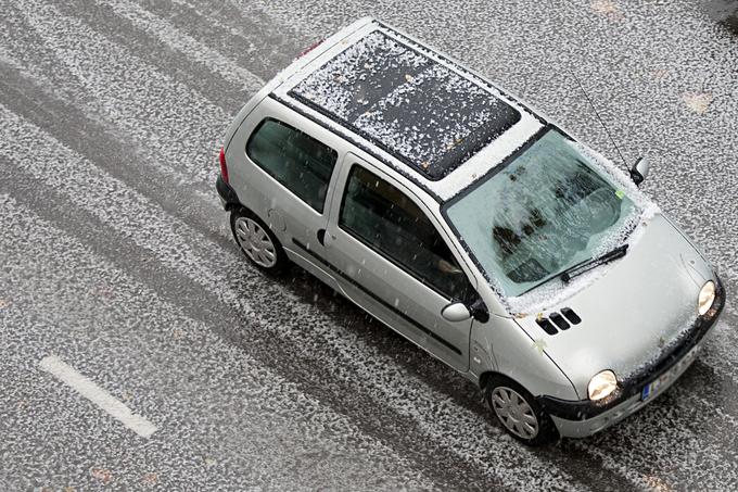 Pred točo ste v avtu varni in škoda zaradi nje je manjša, kot če se v vas zaleti tovornjak. | Foto: Thinkstock