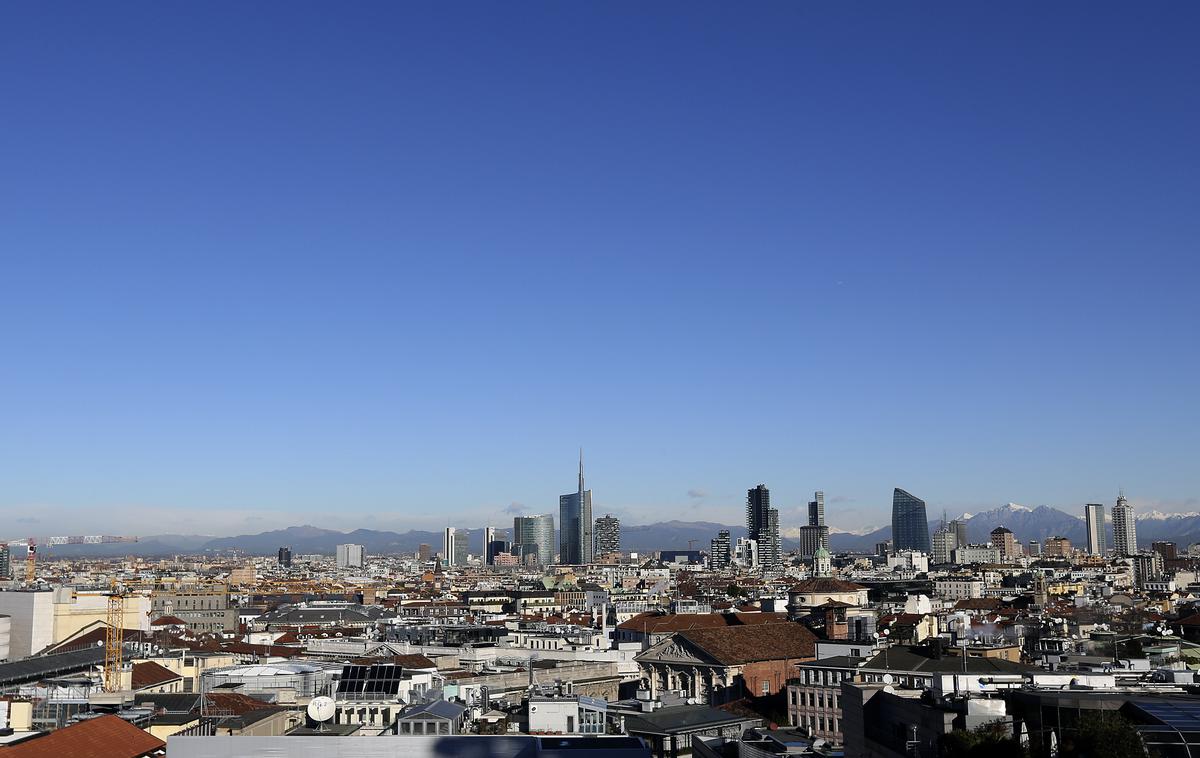 Milano | Gostinci se bojijo, da bodo zaradi omejevalnih ukrepov izgubili stranke, protestirajo pa tudi lastniki trgovin. | Foto Reuters