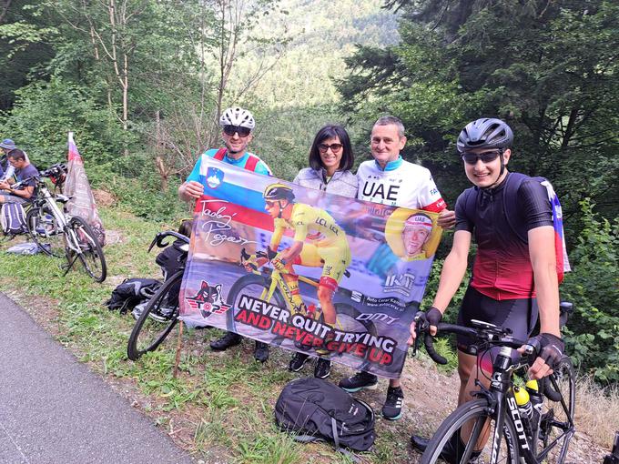 Starša Tadeja Pogačarja sta na zaključnem vzponu na La Planche des Belles Filles. | Foto: Alenka Teran Košir