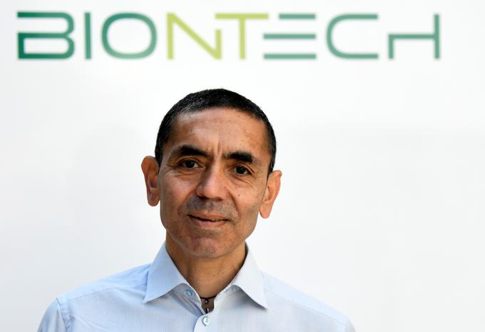 Ugur Sahin na tiskovni konferenci (njegove) družbe BioNTech | Foto: Reuters