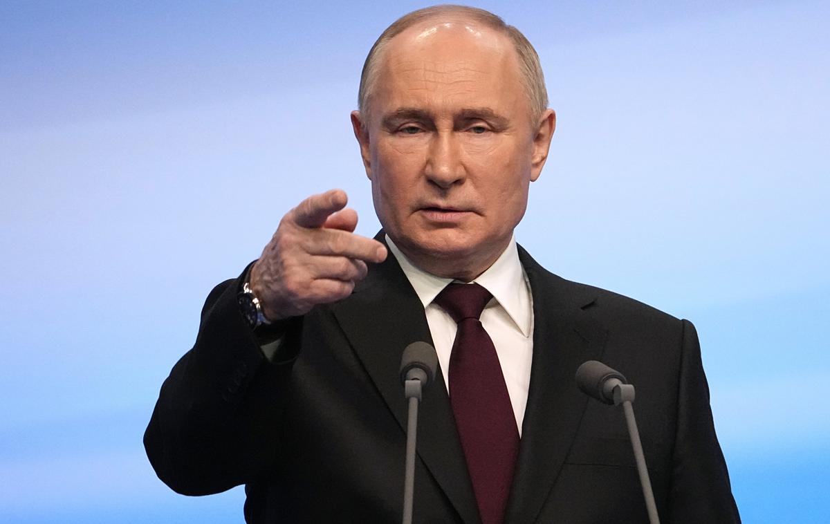 Vladimir Putin | Vladimir Putin ima v zadnjem času propagandne uspehe, a to še ne pomeni, da je vojna v Ukrajini že odločena. Vojno v Ukrajini se bo odločila v tovarnah, trdi nemški poznavalec Rusije Bernd Ziesemer.  | Foto Guliverimage