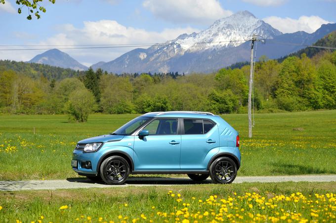 Suzuki ignis je komaj zapeljal v Slovenijo, premiero je doživel ne nedavnem avtomobilskem salonu v Ljubljani, pa se uvoznik že lahko pohvali, da so prodali dve tretjini od 85 naročenih avtomobilov. Glede na povpraševanje računajo, da bi na leto lahko pri nas prodali okoli 150 teh superkompaktnih športnih terenčkov.   | Foto: Jure Gregorčič