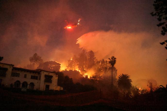 Požar | Požar na Hollywoodskih gričih je pod nazorom. A razmere se ne umirjajo, na preostalih območjih Los Angelesa kljub izrednim naporom gasilcev še divjajo požari. | Foto Reuters