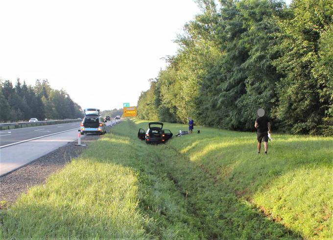 Prometna nesreča na gorenjski avtocesti, ki je nastala zaradi preutrujenosti voznika. | Foto: PU Kranj