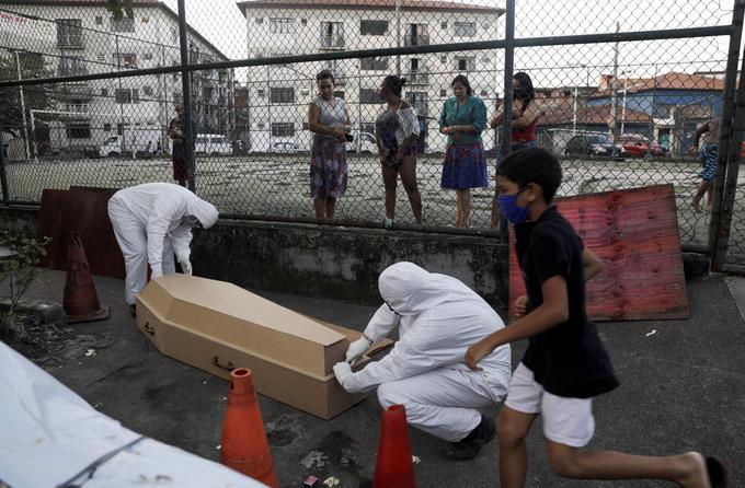 V Braziliji so do zdaj potrdili že več kot pol milijona okužb z novim koronavirusom. Za koronavirusno boleznijo 19 je umrlo več kot 29 tisoč ljudi. | Foto: Reuters