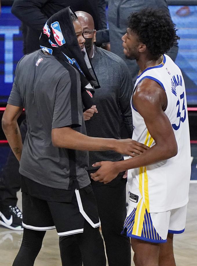 James Wiseman, številka dve letošnjega nabora, je uspešno debitiral v ligi NBA. Na svoji prvi tekmi je za Bojevnike dosegel 19 točk in šest skokov. | Foto: Guliverimage/Getty Images