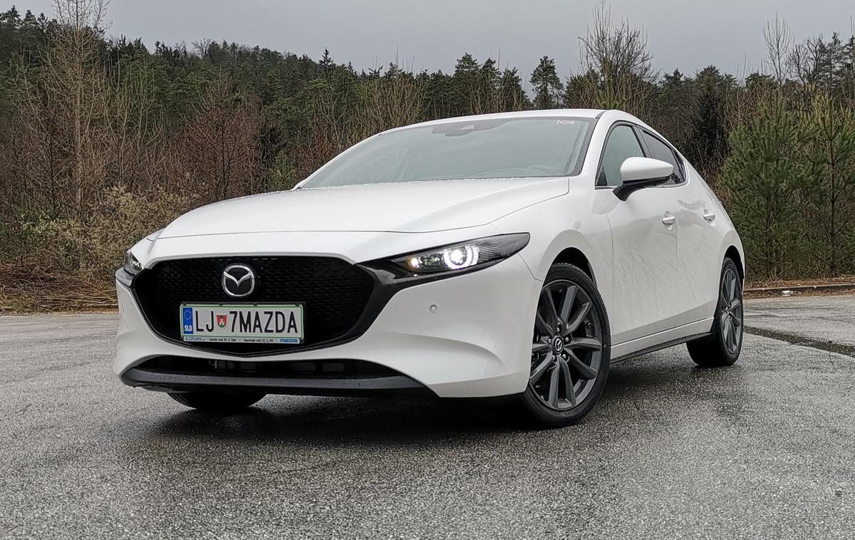 Mazda 3 | Kombilimuzina je že uradno zapeljala v slovenske salone, limuzina bo to storila maja. | Foto Gašper Pirman