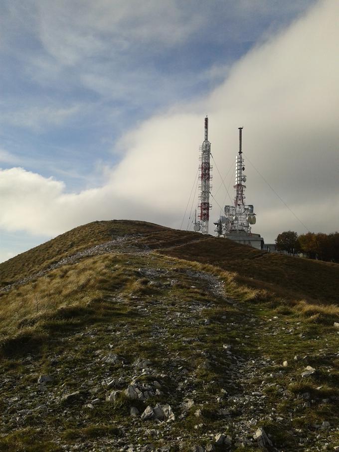 S Pleše na Nanosu se ponuja fantastičen razgled na skoraj vso jugozahodno Slovenijo, celo do Furlanije in proti Benetkam.  | Foto: Boris Strmšek in Tamara Leskovar