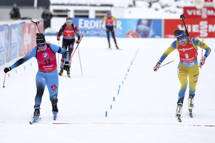 Julia Simon, Hanna Oeberg | Julia Simon je ciljno črto prečkala 0,2 sekunde pred Švedinjo Hanno Oeberg. | Foto Guliverimage