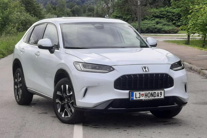 Honda C-RV Z-RV | Gume honde CR-V so z visokim, rečemo uravnoteženim presekom 235/60 prilagojene zelo različnim voznim podlagam. | Foto Aleš Črnivec