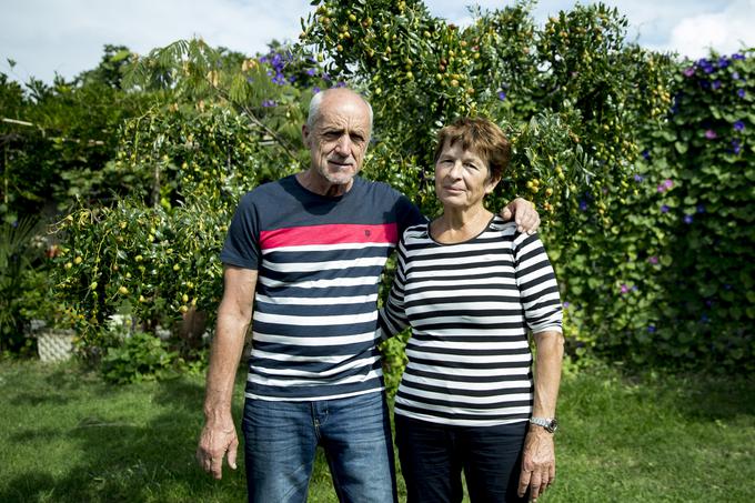 Zvonko in Zvezda Pogelšek sta zadovoljna s sproščenim načinom življenja, ki jima ga omogočata dodatni dejavnosti. | Foto: Ana Kovač