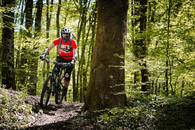 Gregor Čolnik ob spustu z Vogla proti Bohinjskemu jezeru. | Foto: Arhiv FreeApproved/Peter Podobnik