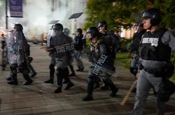 V Louisvillu novi protesti proti policijskemu nasilju, dva policista ranjena #video