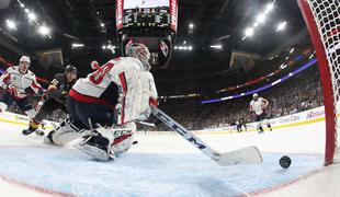 Obramba leta? Holtby preprečil veselje Vegasu in "rešil" tekmo. #video